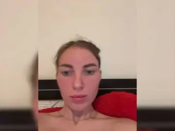 Manynya2  live sex cam