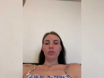 Manynya2  live sex cam