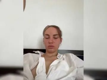 Manynya2  live sex cam