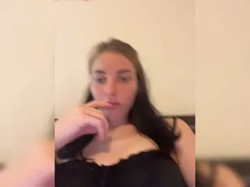 Manynya2  live sex cam