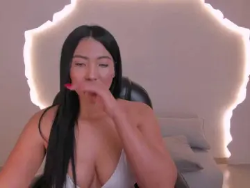 NatalieLewis  live sex cam