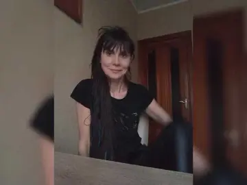 Hellenalonenochka  live sex cam