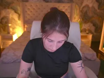 VikVikLove  live sex cam