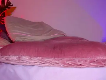 Shy-booty  live sex cam