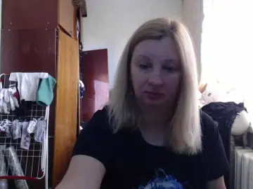 BustyBlondy  live sex cam