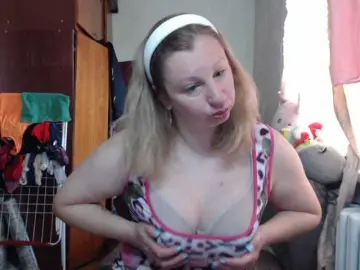 BustyBlondy  live sex cam