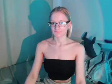 Chloe1love  live sex cam