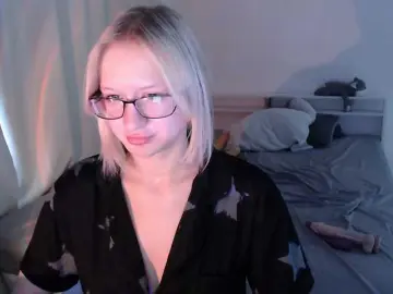 Chloe1love  live sex cam