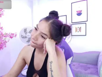Ema-louisx  live sex cam