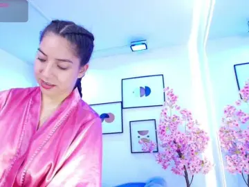 Ema-louisx  live sex cam