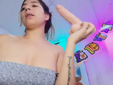 Ema-louisx  live sex cam