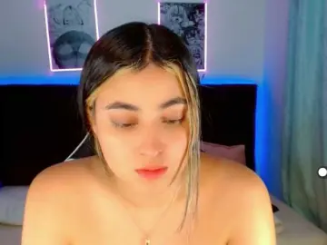 Emily-vill  live sex cam