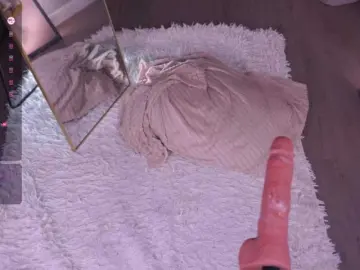 LipDipTalk  live sex cam