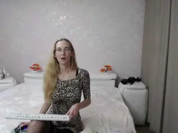 LizzieBrait  live sex cam