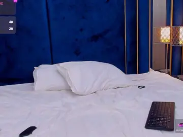 Tenny-shy  live sex cam