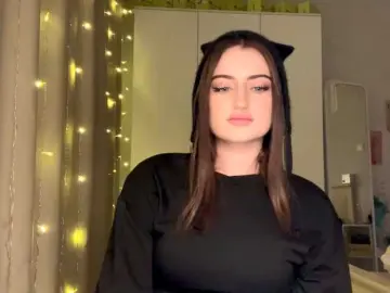 AuraLahrman  live sex cam