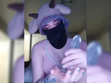 Cutie-Patoot1e  live sex cam