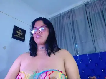 Horny-cougar  live sex cam