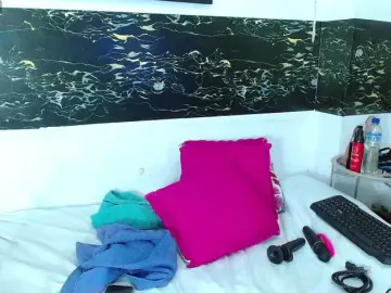 Horny-cougar  live sex cam