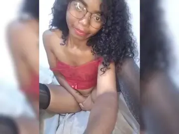 Maella22  live sex cam