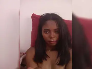 Maella22  live sex cam