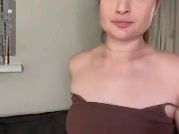 Moonika  live sex cam