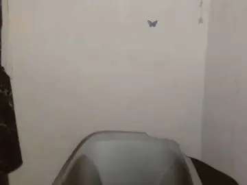 Strip-me-naked  live sex cam
