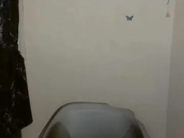 Strip-me-naked  live sex cam