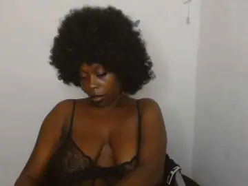 Strip-me-naked  live sex cam