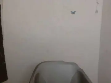 Strip-me-naked  live sex cam