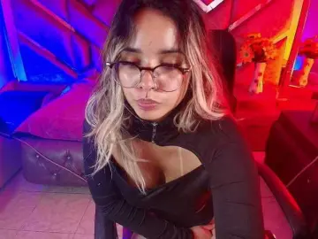 OliviaFox  live sex cam