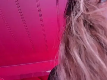 OliviaFox  live sex cam