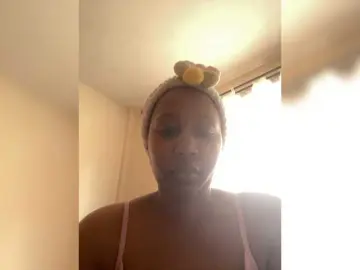 Sweet-Tee  live sex cam