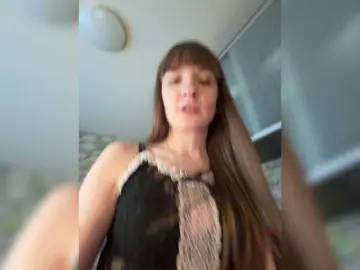 Bonny-Dee  live sex cam