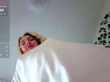 MonikaFoxys  live sex cam