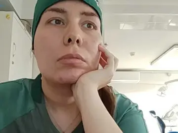 Melania7  live sex cam