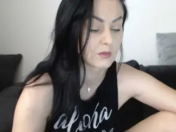 Prettywomen  live sex cam