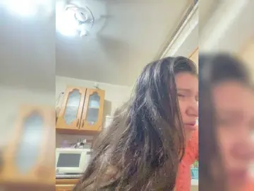 SweetLoveKiss  live sex cam