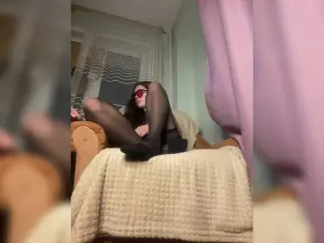 SweetLoveKiss  live sex cam