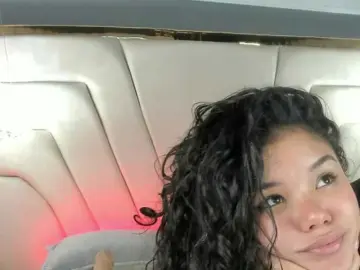Annie-Pleasure  live sex cam