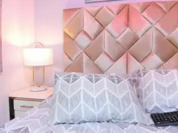 CandyLips4  live sex cam