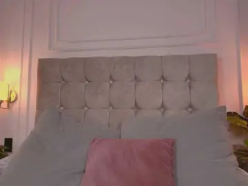 CandyLips4  live sex cam