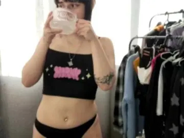 CatherynDowns  live sex cam