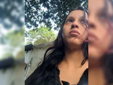 Esmeralda-2petit  live sex cam