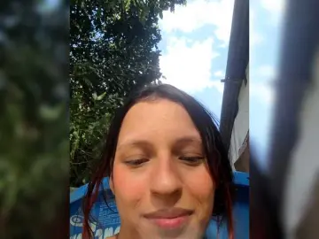 Esmeralda-2petit  live sex cam