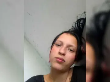 Esmeralda-2petit  live sex cam