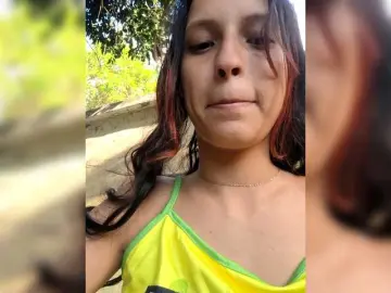 Esmeralda-2petit  live sex cam