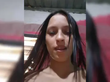 Esmeralda-2petit  live sex cam
