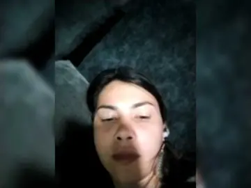 Karoline-Cherie  live sex cam