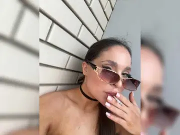 Kriska777  live sex cam